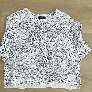 Monrow White Speckled Crop Tee with Black Dot Print